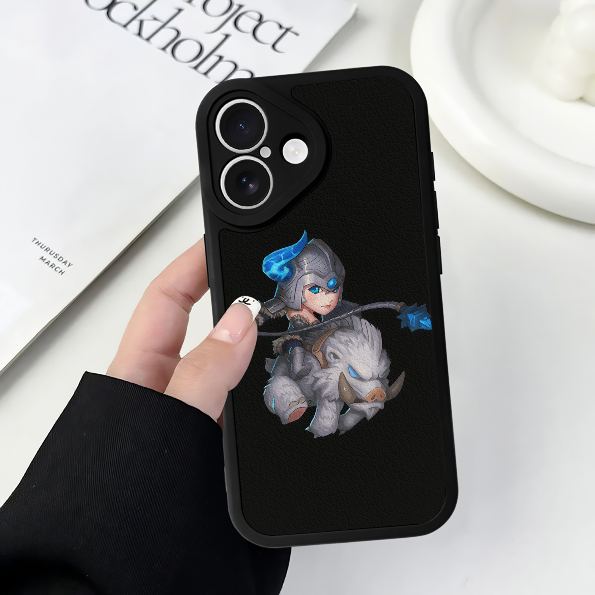 （画像用） リーグ・オブ・レジェンド League of Legends LOL 【iPhone 16シリーズ対応】シリコンスマホケース（レザー調） 材質：シリコン